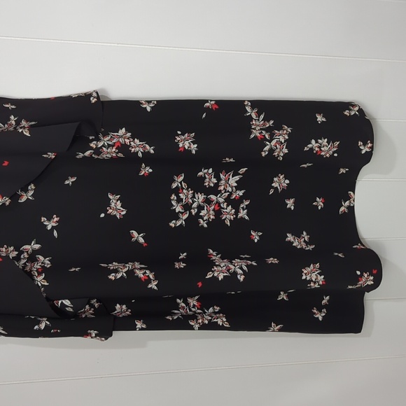 ❤️5/$25   Gorgeous Black Red and White Floral Flowy Dress - Picture 3 of 9